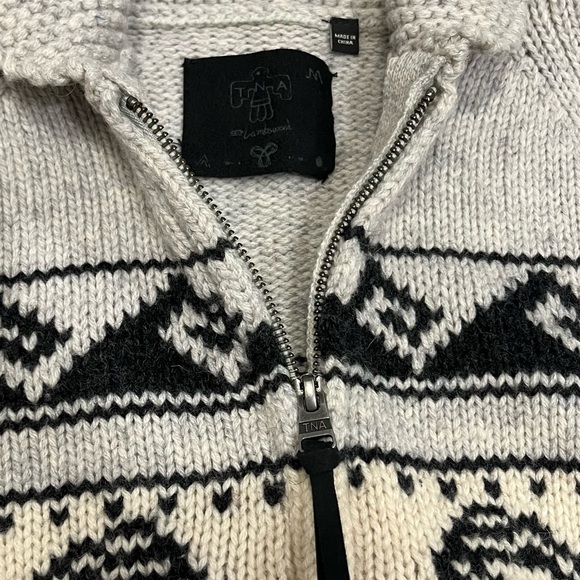 Aritzia TNA Lambswool Cowichan Zipper Cardigan - Picture 4 of 10